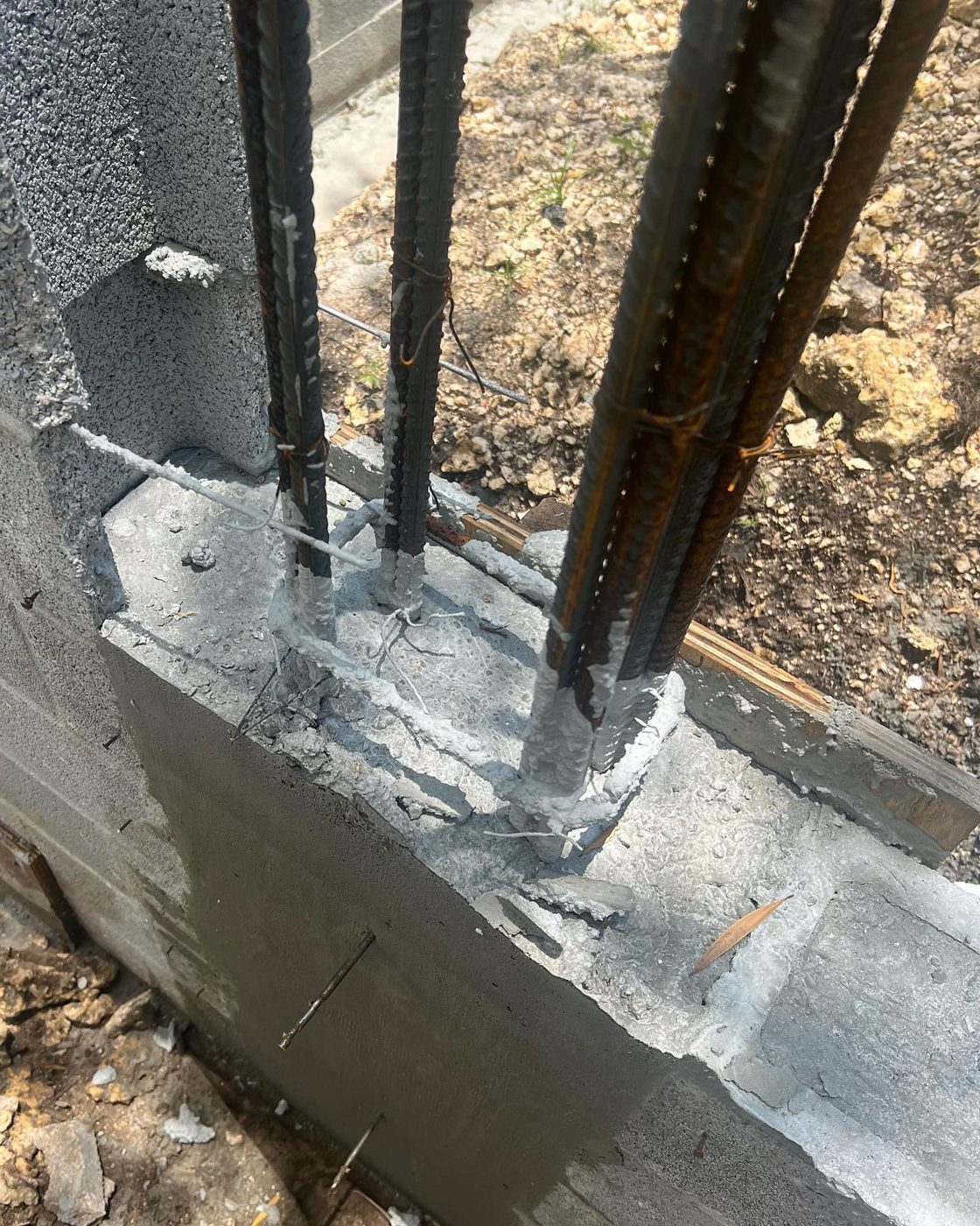 Reinforced concrete column with rebar